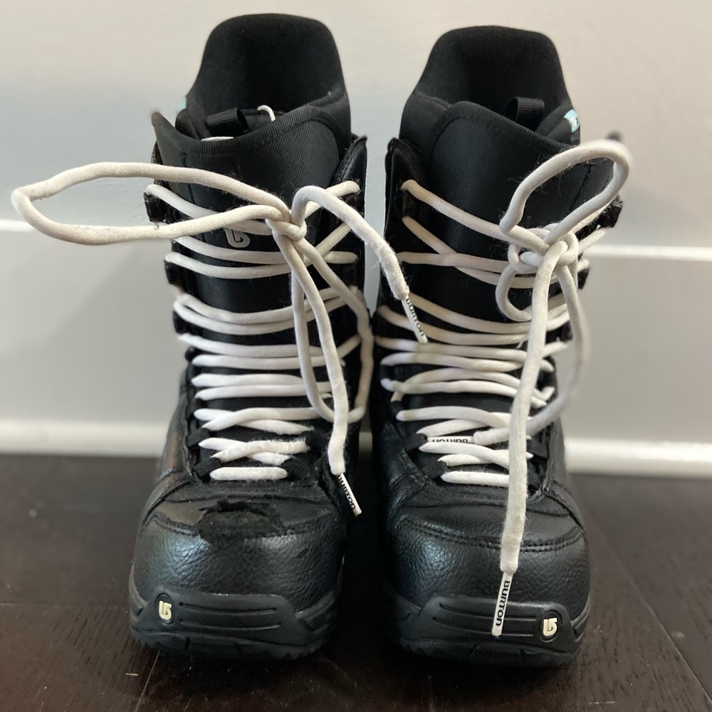 Women’s Size 7 Burton Snowboard Boots